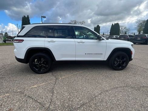 Used 2023 Jeep Grand Cherokee Altitude AWD/4WD image 6