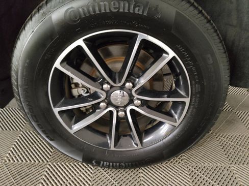 Used 2020 Jeep Grand Cherokee Laredo RWD image 31