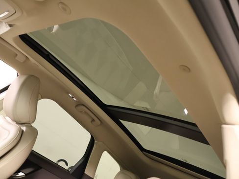 Used 2022 Lincoln Corsair AWD w/ Premium Package image 16