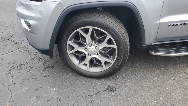 Certified 2019 Jeep Grand Cherokee Limited AWD/4WD image 4