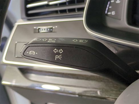 Used 2023 Audi Q7 3.0T Prestige image 29