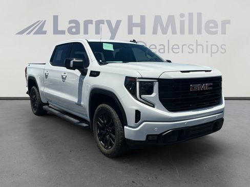 Used 2024 GMC Sierra 1500 Elevation w/ Elevation Premium Package AWD/4WD image 7