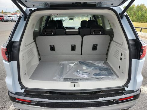 New 2026 GMC Acadia Denali w/ Super Cruise Package image 7