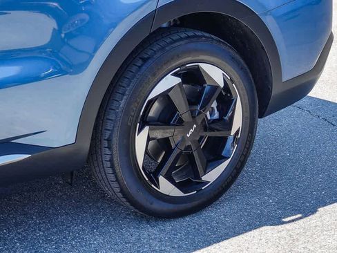 Certified 2025 Kia Sorento EX w/ EX Panoramic Sunroof Package image 10