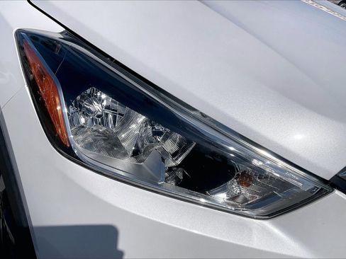 Used 2018 Nissan Kicks FWD image 29