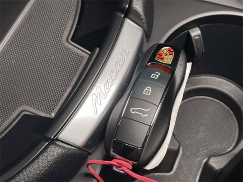New 2026 Porsche Macan image 43