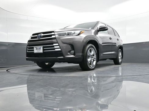 Used 2018 Toyota Highlander Limited w/ Protection Package #3 image 28