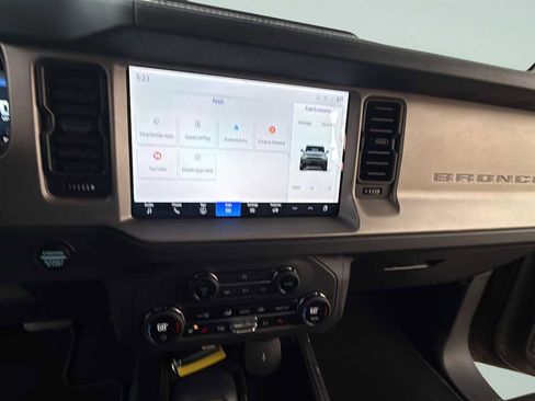 Used 2025 Ford Bronco Outer Banks image 25