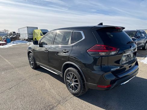 Used 2018 Nissan Rogue S image 4