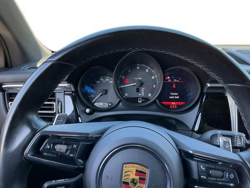 Used 2022 Porsche Macan image 12