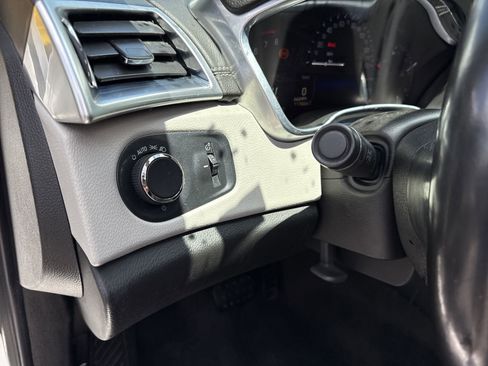 Used 2013 Cadillac SRX Luxury image 25
