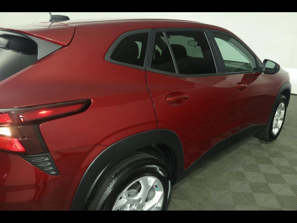 Used 2025 Chevrolet Trax LS w/ LS Convenience Package FWD image 17