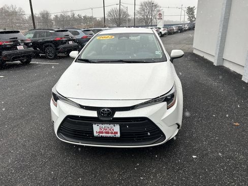 Used 2023 Toyota Corolla LE image 3