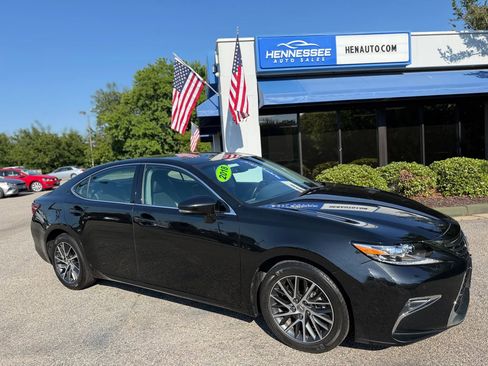 Used 2018 Lexus ES 350 w/ Luxury Package w/Wood Trim FWD image 4