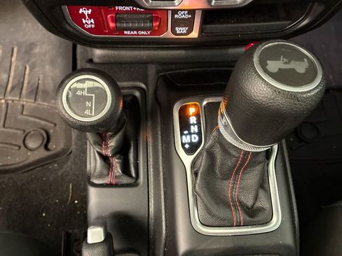 Used 2021 Jeep Wrangler Unlimited Rubicon AWD/4WD image 21