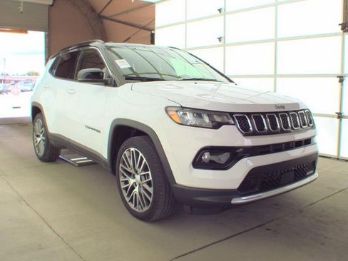 Used 2023 Jeep Compass Limited AWD/4WD image 4