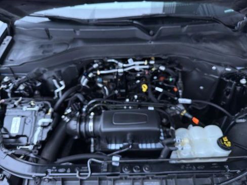 Certified 2022 Ford Explorer XLT w/ Equipment Group 202A image 37