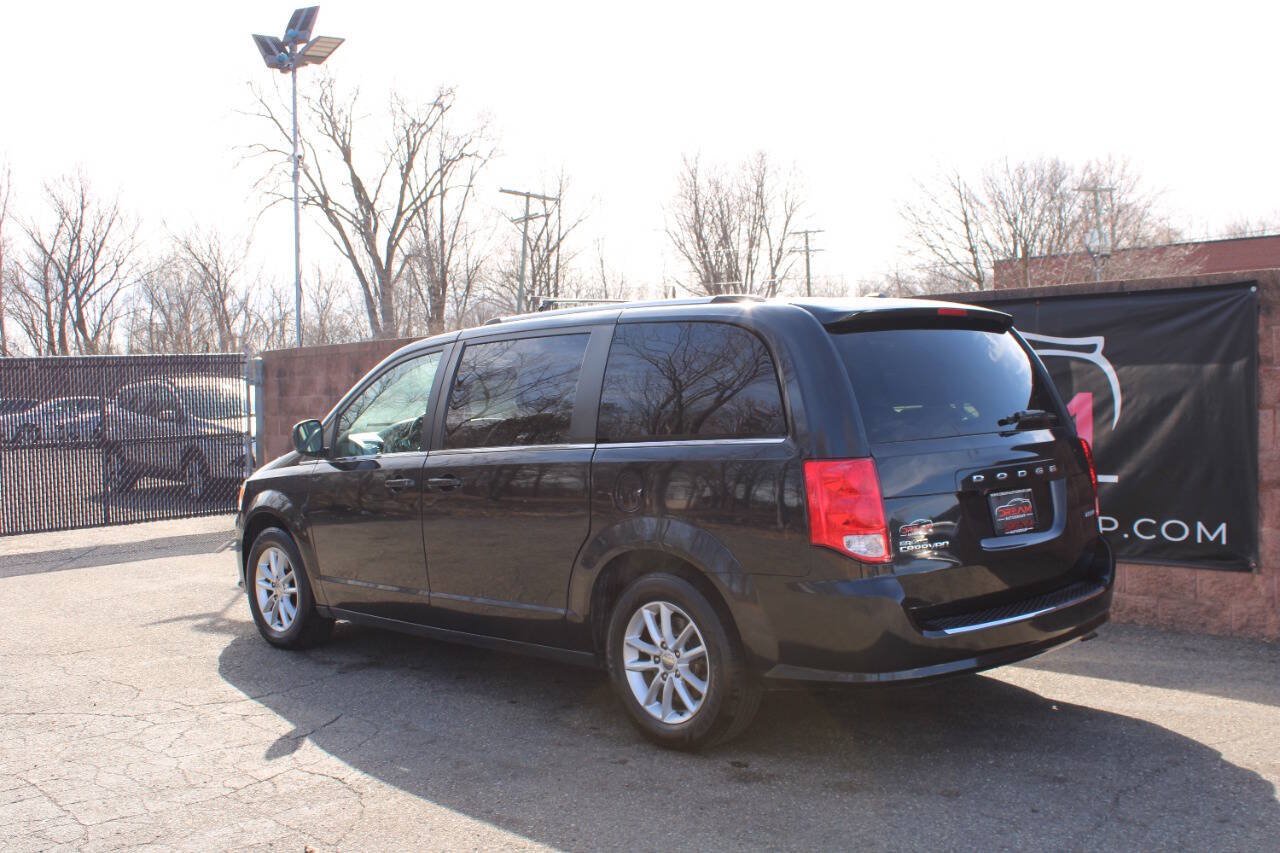 Used 2019 Dodge Grand Caravan SXT FWD image 3