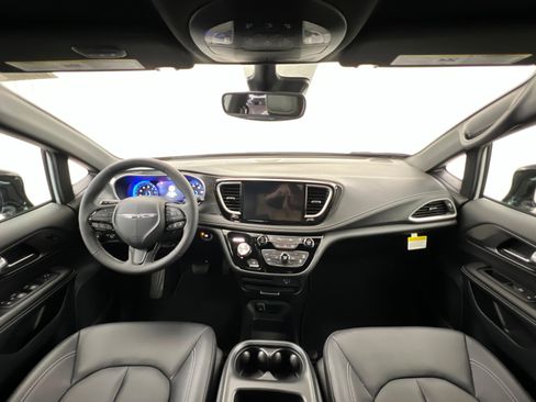 New 2026 Chrysler Pacifica Select w/ S Appearance Package image 9