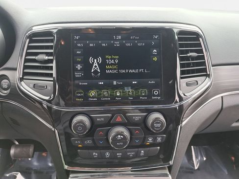 Used 2022 Jeep Grand Cherokee Limited image 22