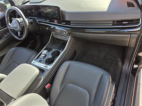 Used 2025 Kia Carnival SX Prestige image 16