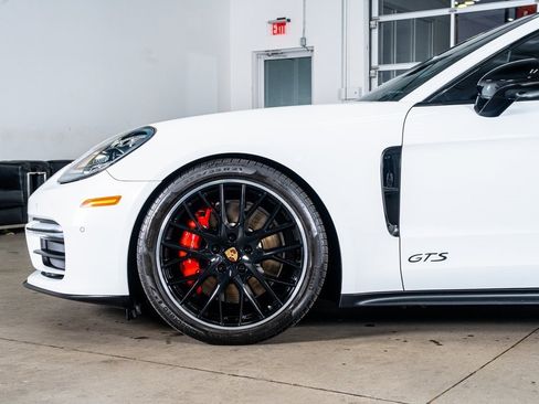 Used 2022 Porsche Panamera GTS image 9