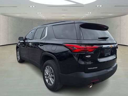 Used 2023 Chevrolet Traverse LT image 3