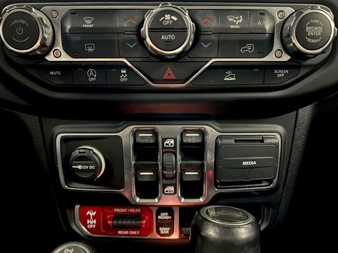 Used 2021 Jeep Wrangler Unlimited Rubicon w/ Dual Top Group image 37