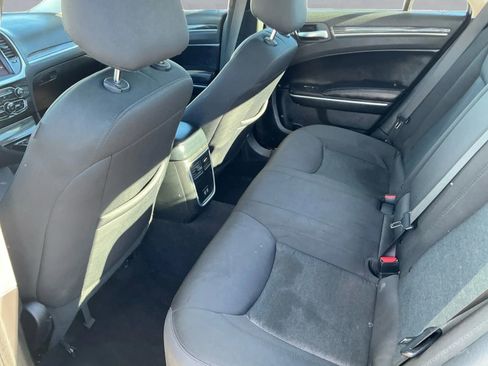 Used 2022 Chrysler 300 Touring w/ Sport Appearance Package image 15