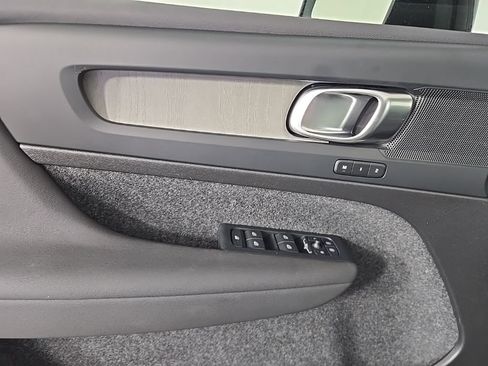 Certified 2026 Volvo XC40 B5 Plus AWD/4WD image 18