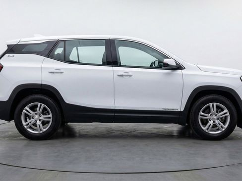 Used 2024 GMC Terrain SLE AWD/4WD image 8