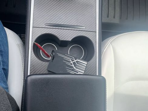 Used 2022 Tesla Model 3 Performance image 9