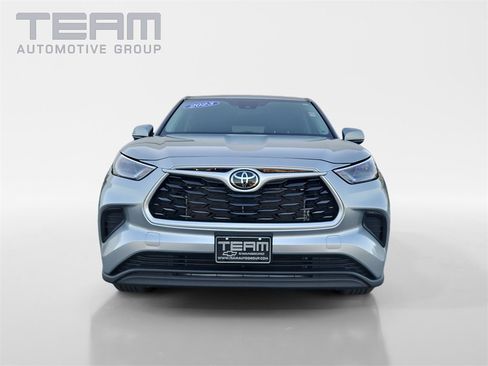 Used 2023 Toyota Highlander Platinum image 2