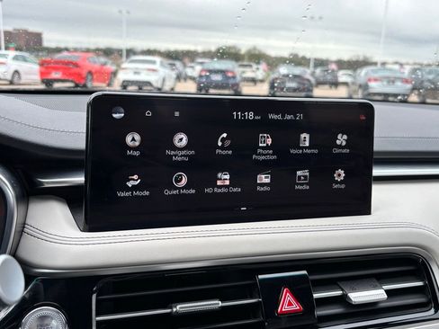 Used 2025 Genesis G70 2.5T image 9