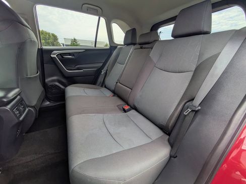 Used 2025 Toyota RAV4 XLE AWD/4WD image 13