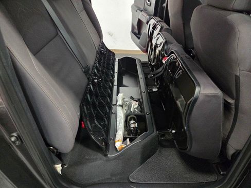 Used 2016 Toyota Tacoma TRD Sport image 75