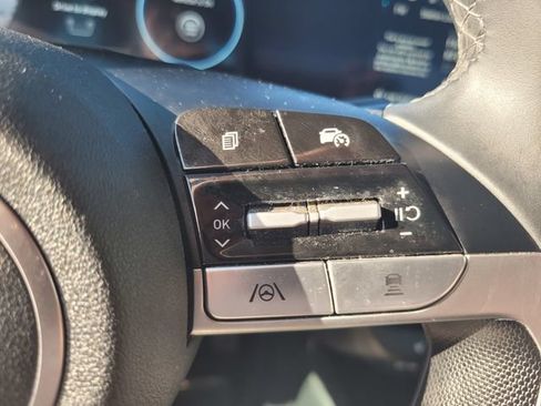 Used 2025 Hyundai Elantra SEL FWD image 27