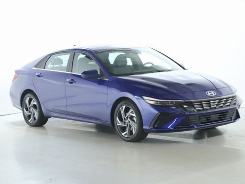 Certified 2024 Hyundai Elantra SEL w/ Convenience Package image 9