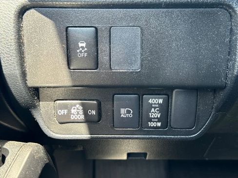 Used 2020 Toyota Tacoma TRD Sport w/ Technology Package AWD/4WD image 30