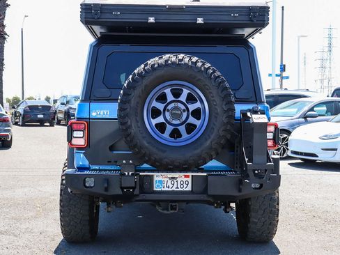 Used 2021 Jeep Gladiator Rubicon AWD/4WD image 12