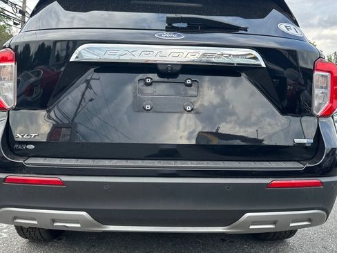 Used 2020 Ford Explorer XLT w/ Equipment Group 202A AWD/4WD image 13