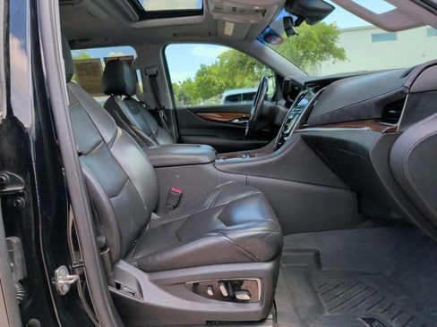 Used 2019 Cadillac Escalade Luxury RWD image 35