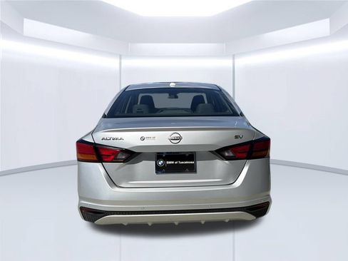Used 2024 Nissan Altima 2.5 SV FWD image 6
