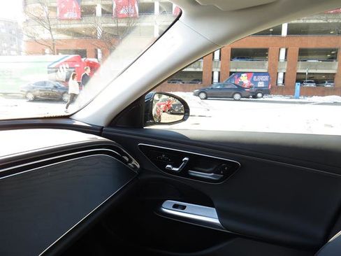 Used 2024 Mercedes-Benz E 350 4MATIC Sedan image 15