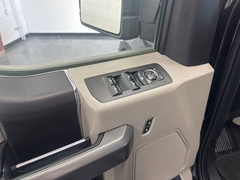 Used 2018 Ford F150 XLT image 9