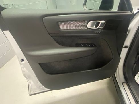 Used 2022 Volvo XC40 T5 R-Design w/ Advanced Package AWD/4WD image 7
