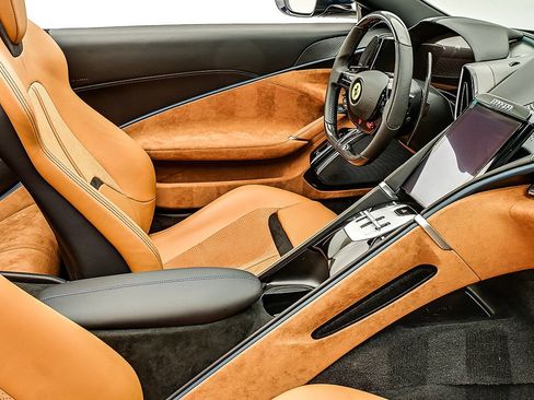 Used 2026 Ferrari Roma Spider RWD image 23