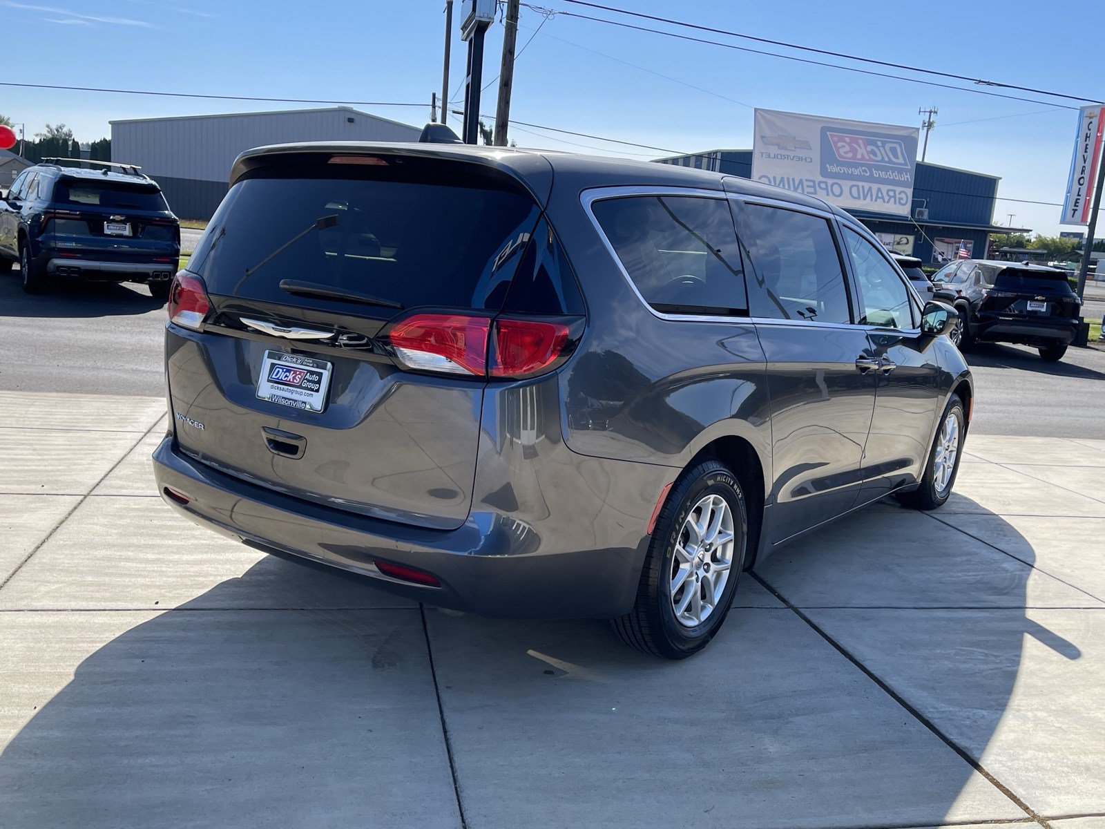 Used 2022 Chrysler Voyager LX FWD image 5