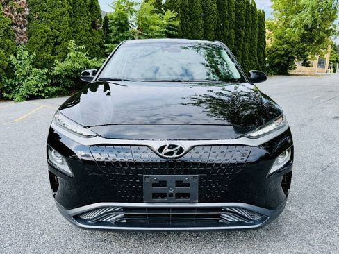 Used 2021 Hyundai Kona Limited w/ Cargo Package FWD image 2