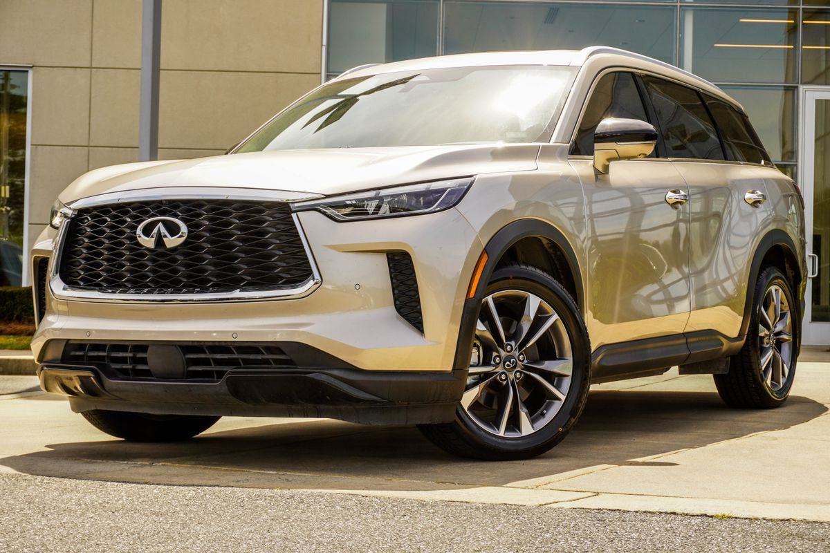 Certified 2023 INFINITI QX60 Luxe w/ Cargo Package AWD/4WD image 1